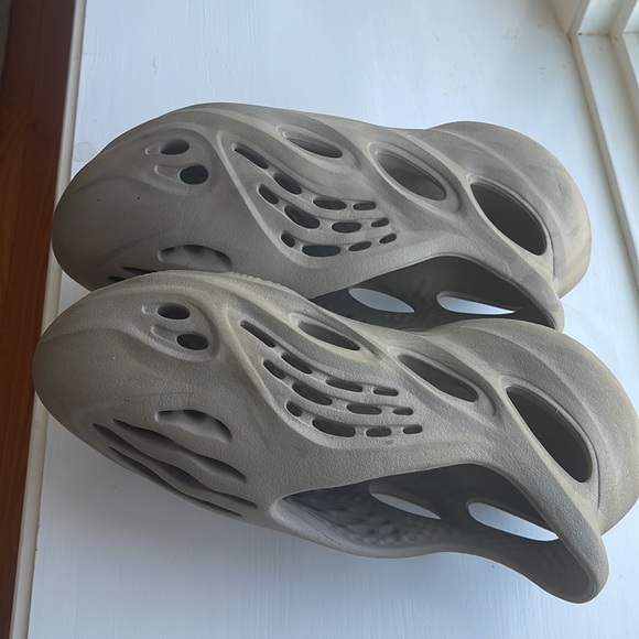 Yeezy Foam Runner Stone Sage Size 8 - Picture 6 of 6